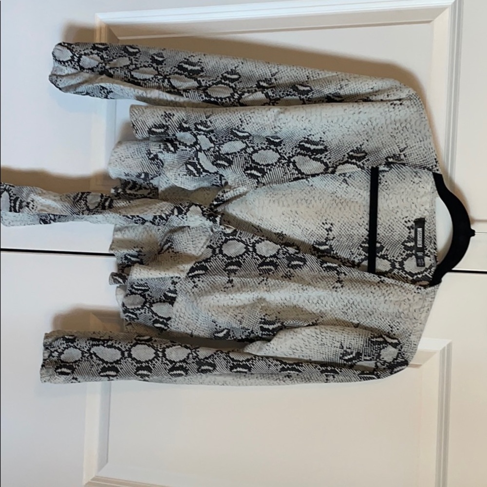 MISSGUIDED SNAKE SKIN PRINTED LONG SLEEVE BLOUSE